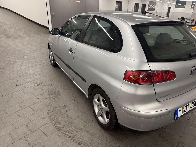 Gebraucht Seat Ibiza 75 PS (55 kW) 2004 Silber Kleinwagen