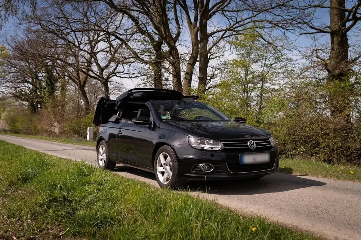 Używany VW Eos 160 KM (117 kW) 2011 Czarny Kabriolet