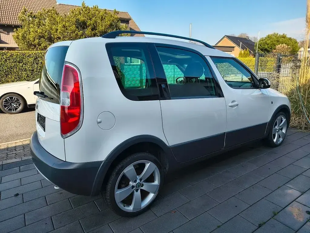 Używany Skoda Roomster Plus Edition 86 KM (63 kW) 2012 Biały Minivan