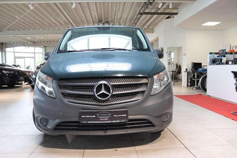Gebraucht Mercedes Vito 114 PS (83 kW) 2016 Granitgrün Van