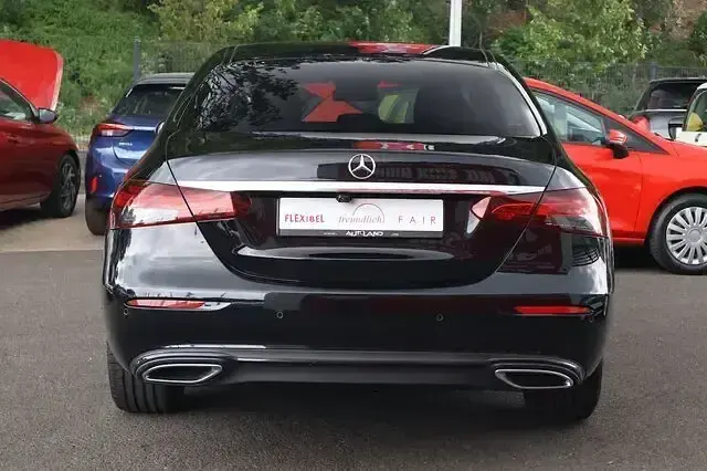 Gebraucht Mercedes E200 Avantgarde 211 PS (155 kW) 2022 Schwarz Limousine