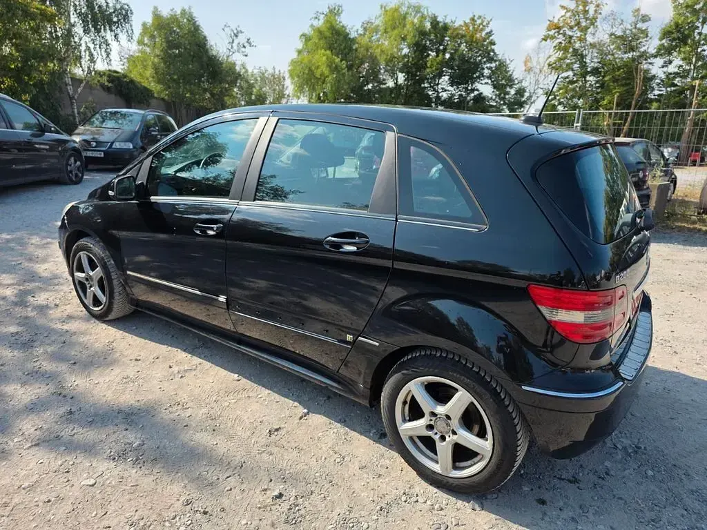 Gebraucht Mercedes B200 140 PS (102 kW) 2011 Schwarz Kleinwagen