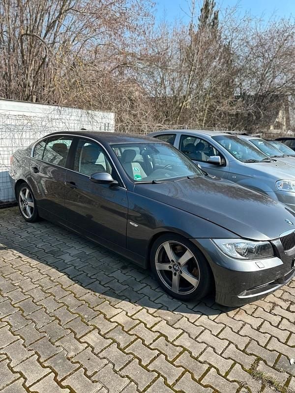 Second-hand BMW 325 197 CP (144 kW) 2007 Berlinǎ