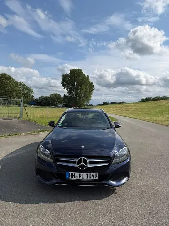 Gebraucht Mercedes C220 Avantgarde 170 PS (125 kW) 2017 Blau Limousine