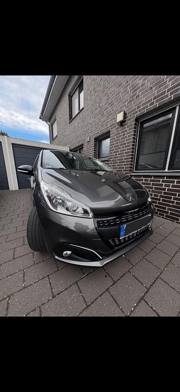 Gebraucht Peugeot 208 Active 83 PS (61 kW) 2017 Kleinwagen