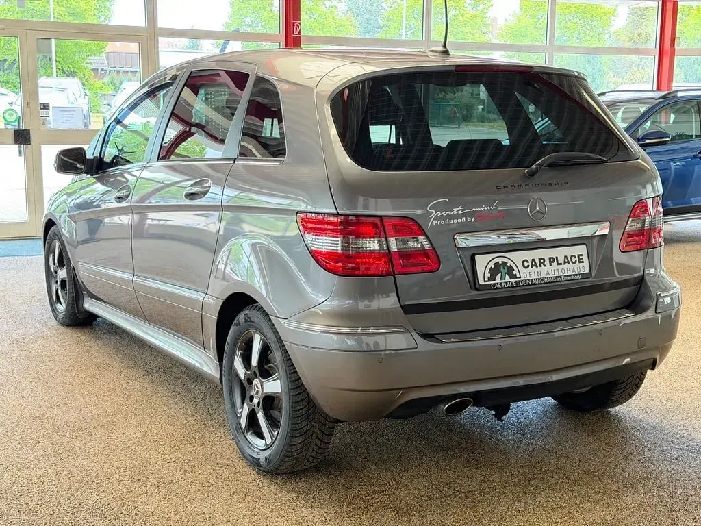 Gebraucht Mercedes B180 109 PS (80 kW) 2010 Grau Van / Kleinbus