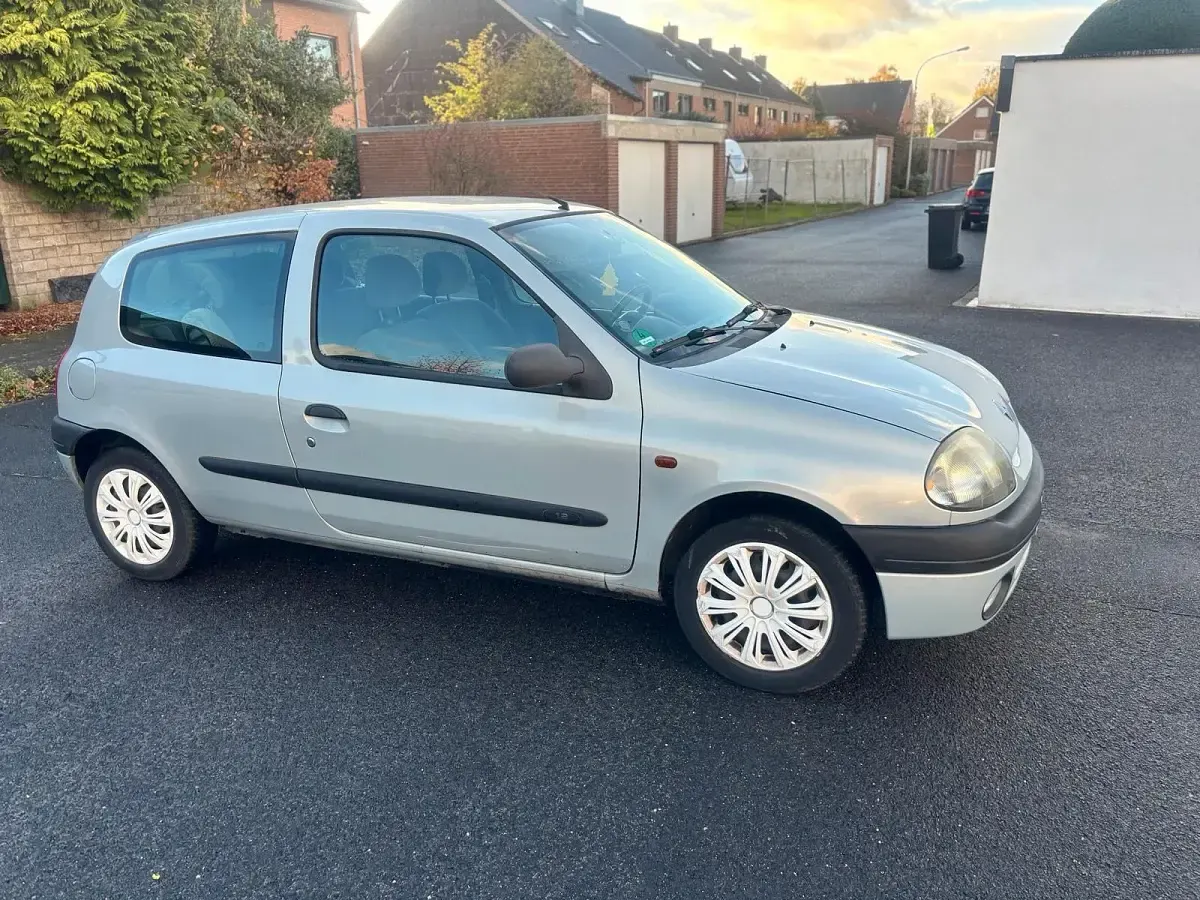 Gebraucht Renault Clio 60 PS (44 kW) 2000 Andere farben Kleinwagen