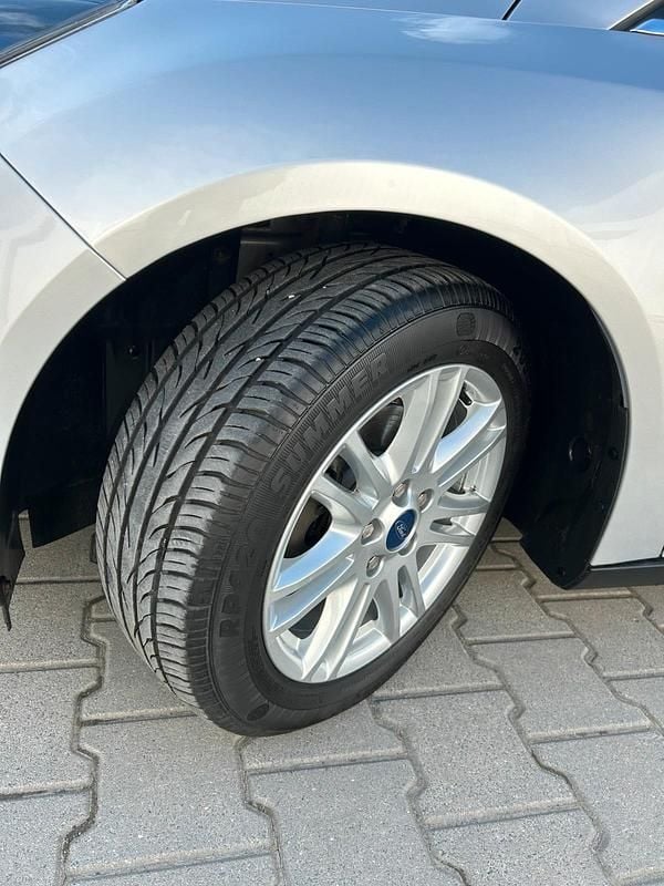 Usata Ford Focus 125 CV (91 kW) 2012 Argento Berlina