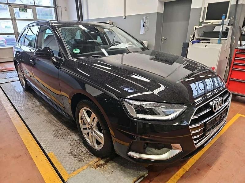 Gebraucht Audi A4 Advanced 204 PS (150 kW) 2023 Mythosschwarz metallic Kombi
