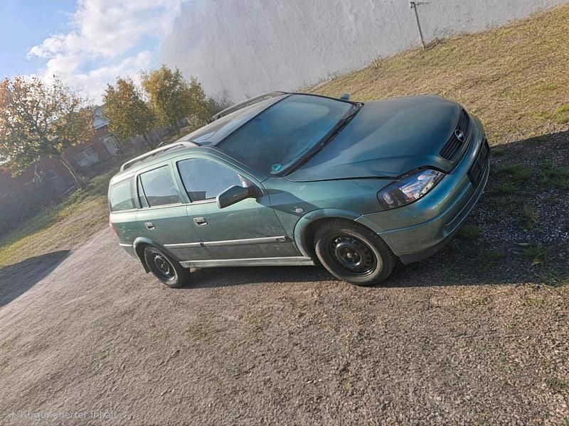 Grün Gebraucht 2001 Opel Astra Kombi | 1.900 € (Fairer Preis) - Bild 1/4