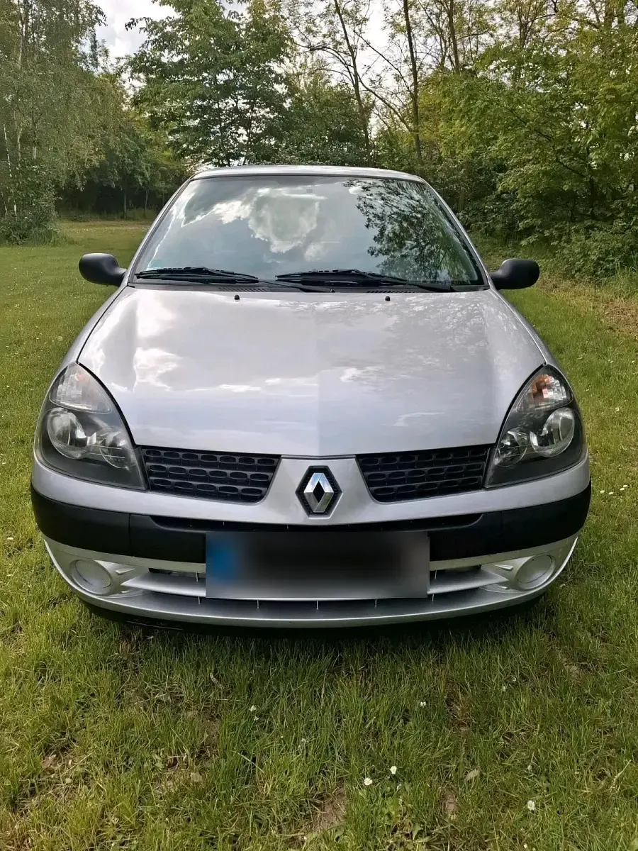 Gebraucht Renault Clio 58 PS (42 kW) 2005 Silber Kleinwagen