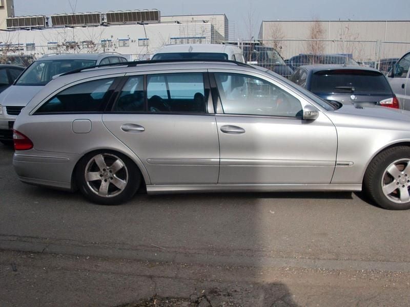 Gebraucht Mercedes E240 Avantgarde 177 PS (130 kW) 2005 Grau Kombi