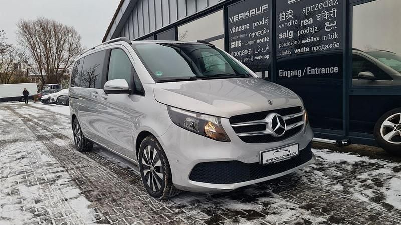 Silber Gebraucht 2019 Mercedes V250 Edition Van / Kleinbus | 29.990 € - Bild 1/4