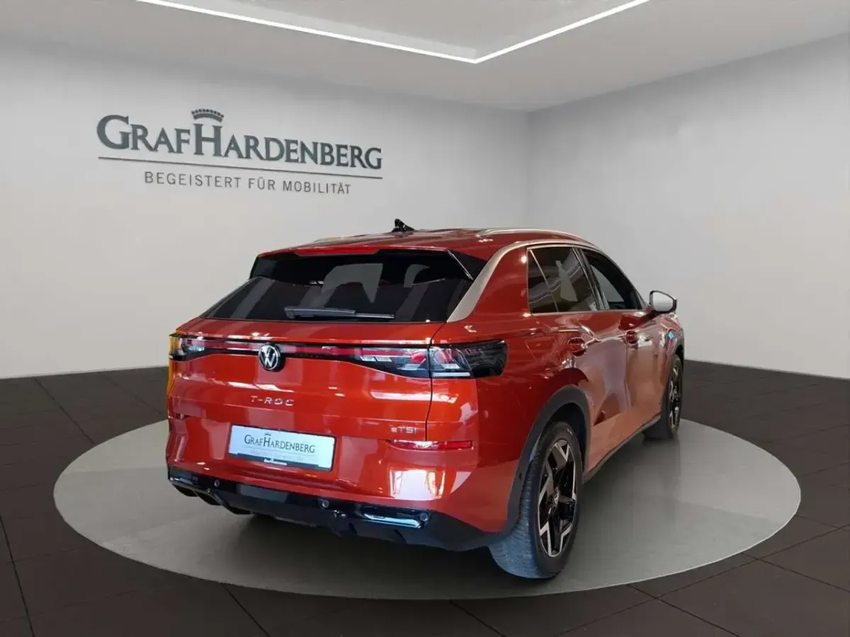 Neu VW T-Roc R-line 150 PS (110 kW) 2026 Flame red metallic SUV