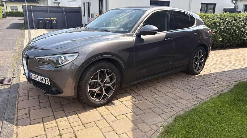Gebraucht Alfa Romeo Stelvio Executive 179 PS (131 kW) 2018 Grau SUV