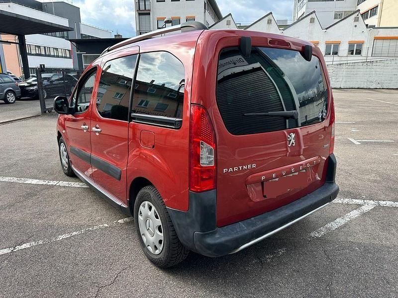 Gebraucht Peugeot Partner Tepee 109 PS (80 kW) 2008 Rot Van / Kleinbus
