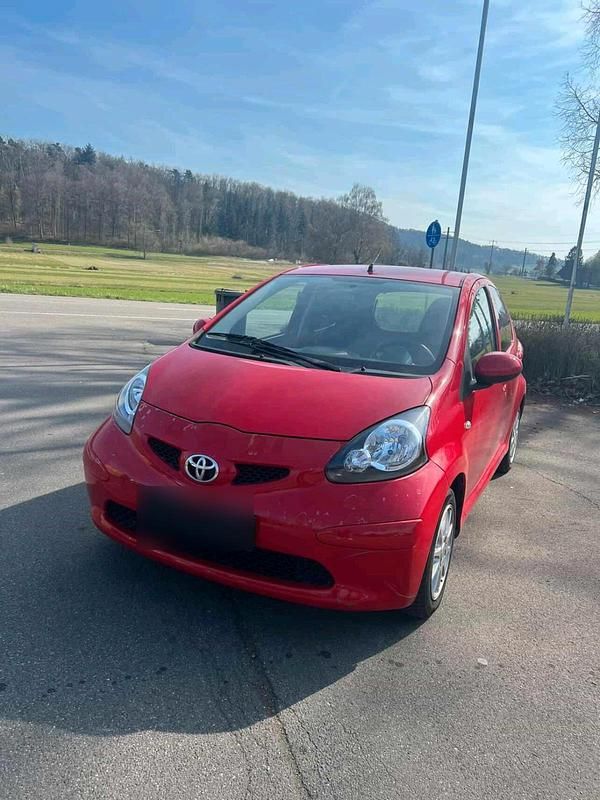 Gebraucht Toyota Aygo 68 PS (50 kW) 2008 Rot Kleinwagen