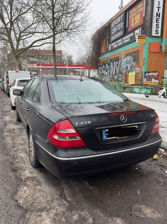 Gebraucht Mercedes E220 Elegance 150 PS (110 kW) 2004 Schwarz Limousine