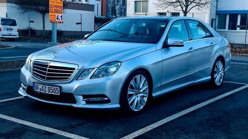 Grau Gebraucht 2012 Mercedes E300 Limousine | 10.700 € (Etwas zu teuer) - Bild 1/4