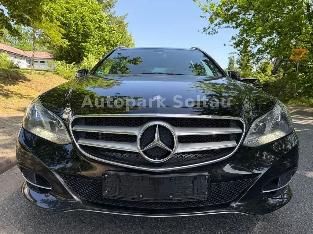 Gebraucht Mercedes E220 Avantgarde 170 PS (125 kW) 2014 Schwarz Limousine