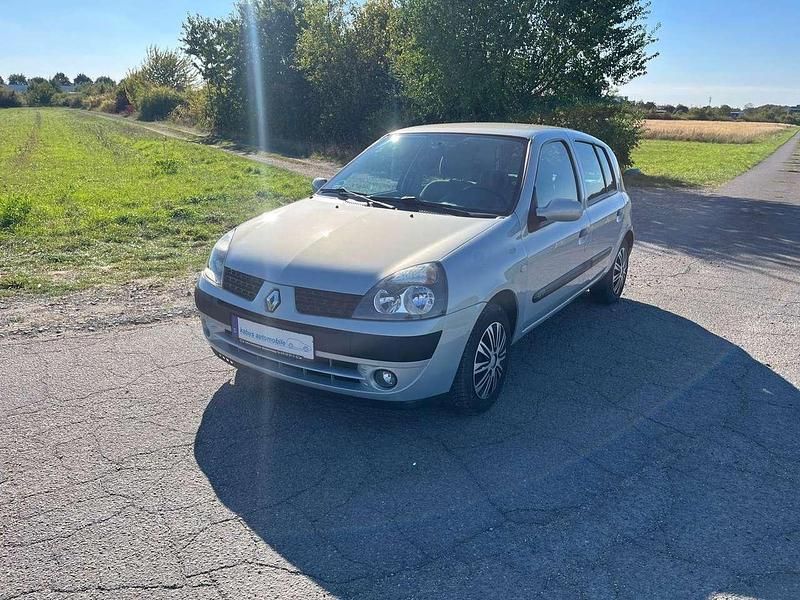 Grau Gebraucht 2003 Renault Clio II Privilege Kleinwagen | 2.390 € - Bild 1/4