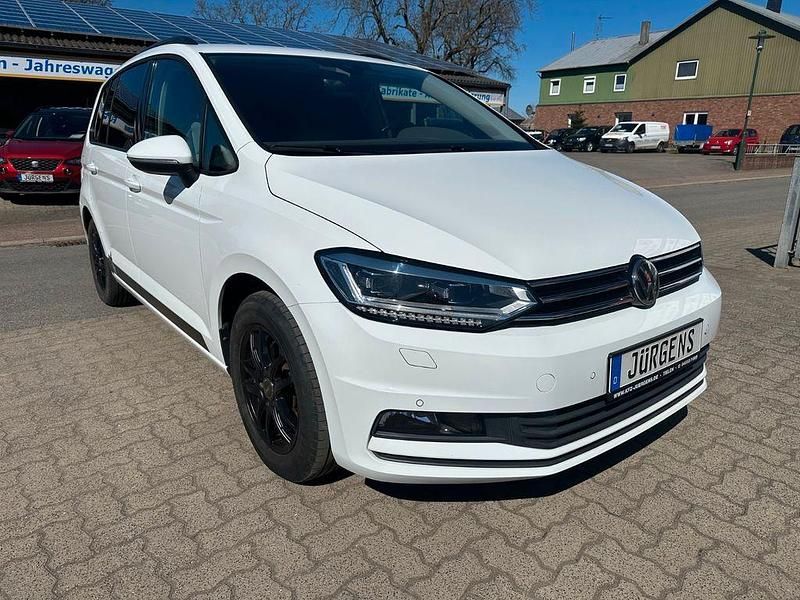 Gebraucht VW Touran 116 PS (85 kW) 2019 Weiß Van / Kleinbus