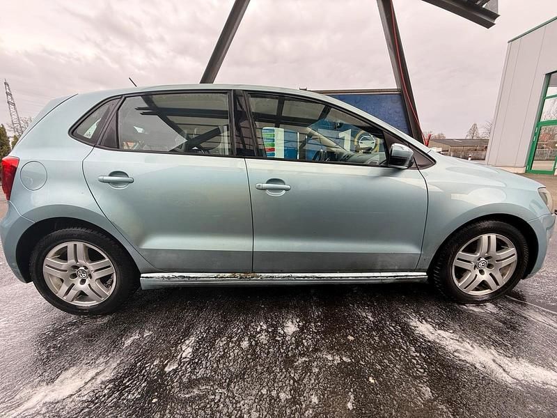 Gebraucht VW Polo 75 PS (55 kW) 2010 Blau Kleinwagen