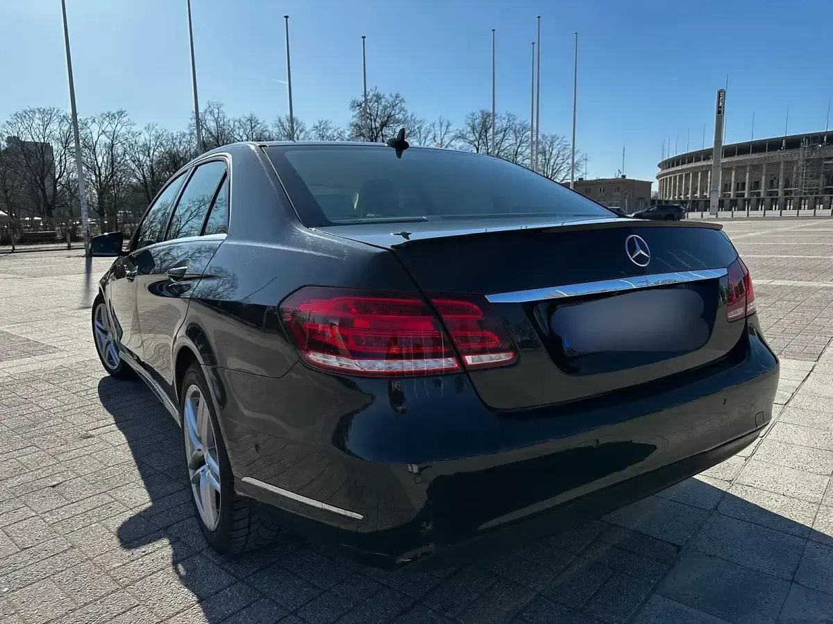 Gebraucht Mercedes E350 Elegance 252 PS (185 kW) 2013 Schwarz Limousine