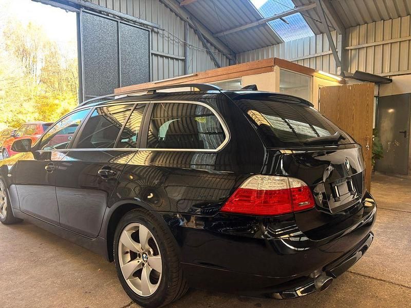 Gebraucht BMW 520 177 PS (130 kW) 2010 Schwarz Kombi