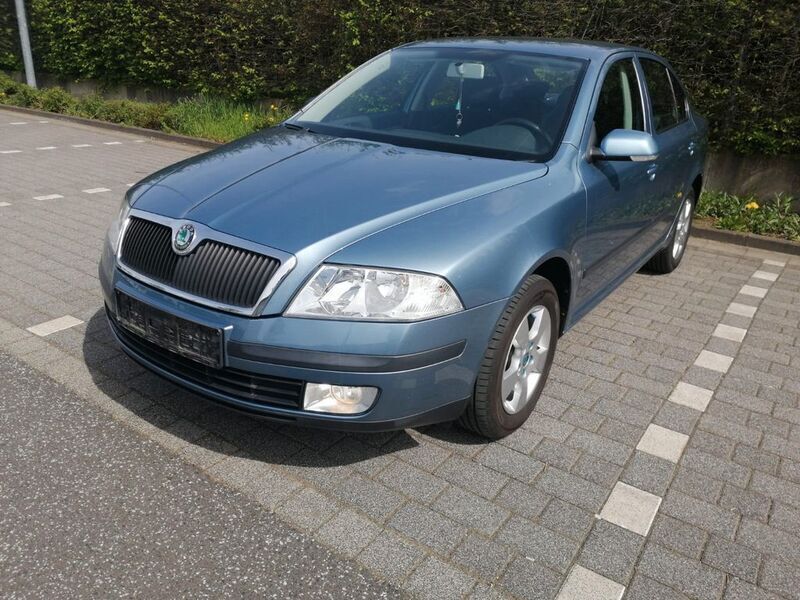 Grau Gebraucht 2008 Skoda Octavia Team Edition Limousine | 5.000 € (Teuer) - Bild 1/4