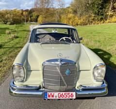 Gebraucht Mercedes 220 95 PS (69 kW) 1964 Beige Limousine