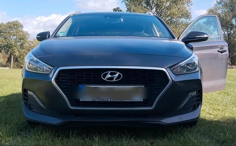 Grau Gebraucht 2019 Hyundai i30 Kombi | 12.000 € (Guter Preis) - Bild 1/4