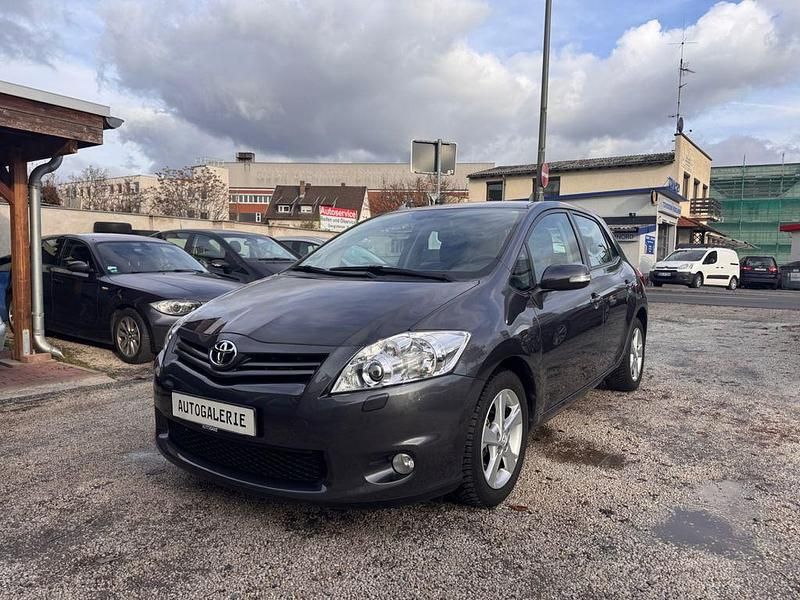 Grau Gebraucht 2011 Toyota Auris Executive Limousine | 10.500 € - Bild 1/4