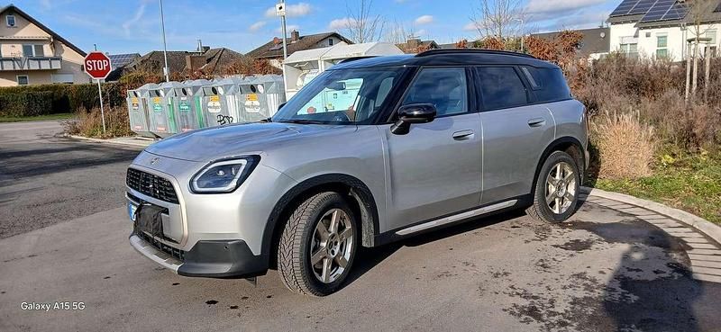 Silber Gebraucht 2024 Mini Countryman Favoured SUV | 34.950 € (Guter Preis) - Bild 1/4