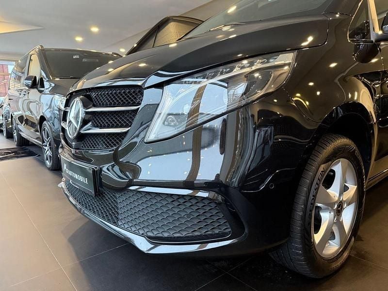 Gebraucht Mercedes V300 Avantgarde Edition 237 PS (174 kW) 2023 Schwarz Van / Kleinbus
