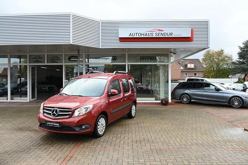 Rot Gebraucht 2016 Mercedes Citan 112 Kombi | 13.799 € (Superpreis) - Bild 1/4