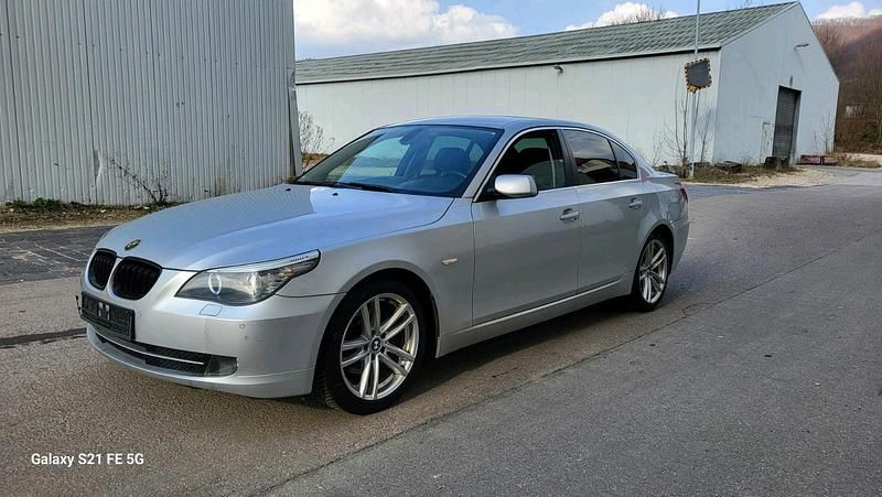 Gebraucht BMW 523 192 PS (141 kW) 2008 Silber Limousine