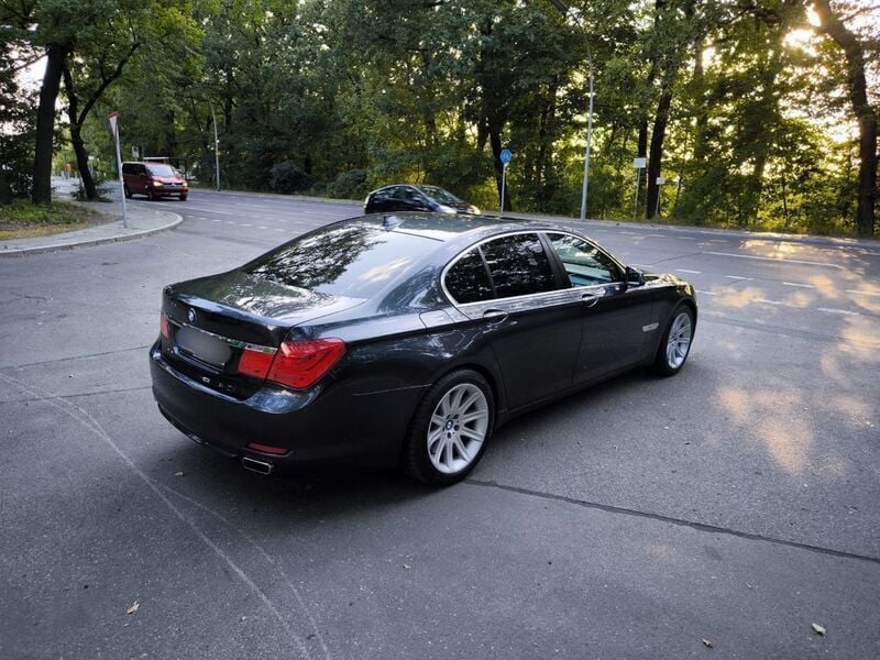 Gebraucht BMW 740 Performance 306 PS (225 kW) 2010 Grau Limousine