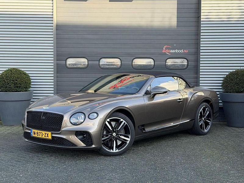 Gebraucht Bentley Continental GT Convertible 635 PS (467 kW) 2019 Braun Cabrio