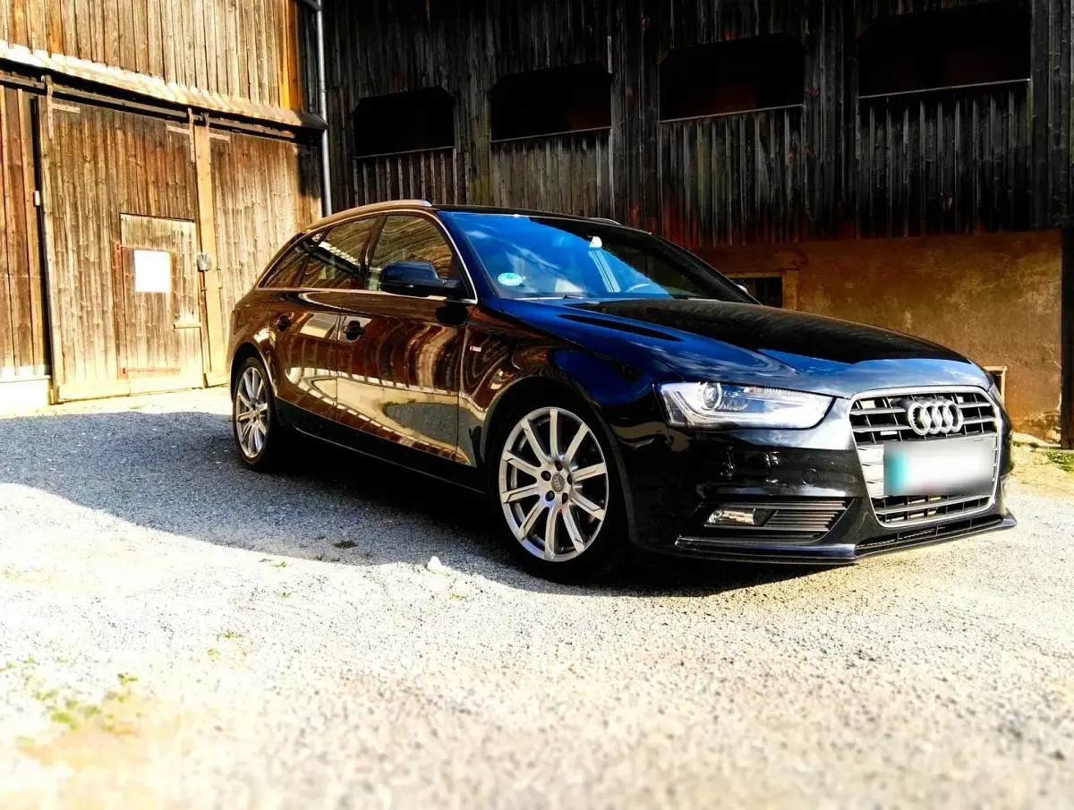 Używany Audi A4 Ambition 177 KM (130 kW) 2013 Czarny Kombi