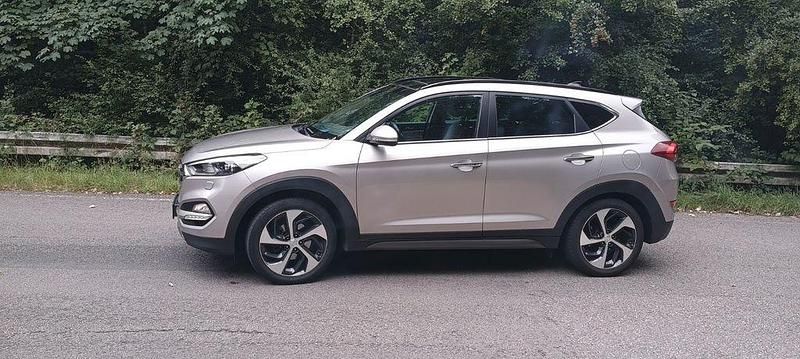 Silber Gebraucht 2016 Hyundai Tucson Style SUV | 15.900 € (Fairer Preis) - Bild 1/4