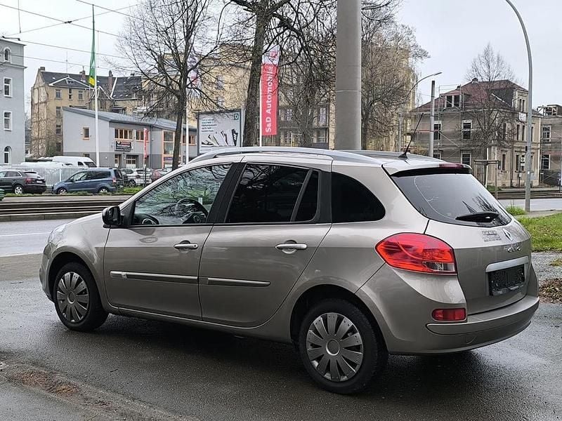 Gebraucht Renault Clio II Dynamique 75 PS (55 kW) 2010 Braun Limousine