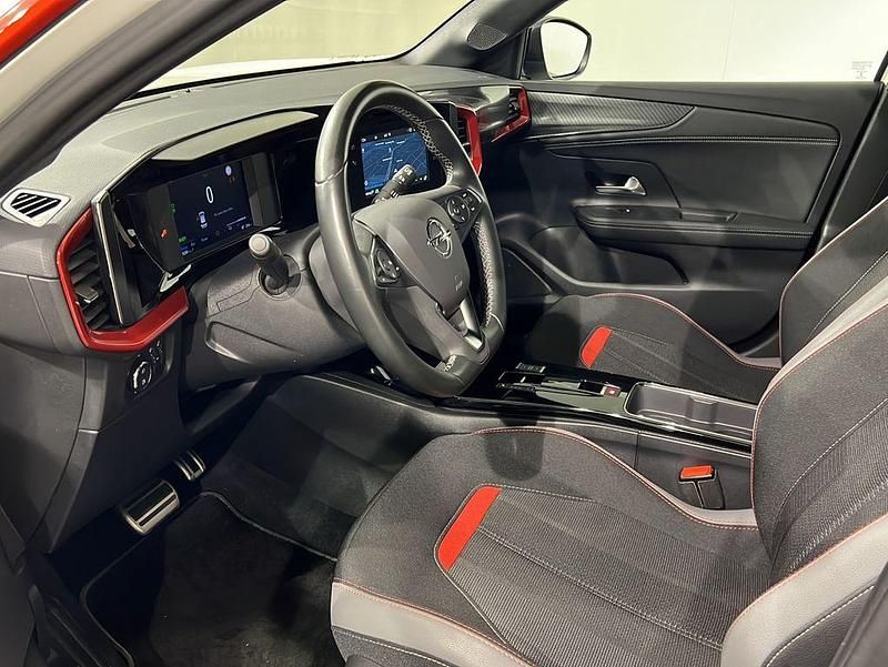 Weiß Gebraucht 2021 Opel Mokka-e GS Line SUV | 15.990 € (Guter Preis) - Bild 1/2