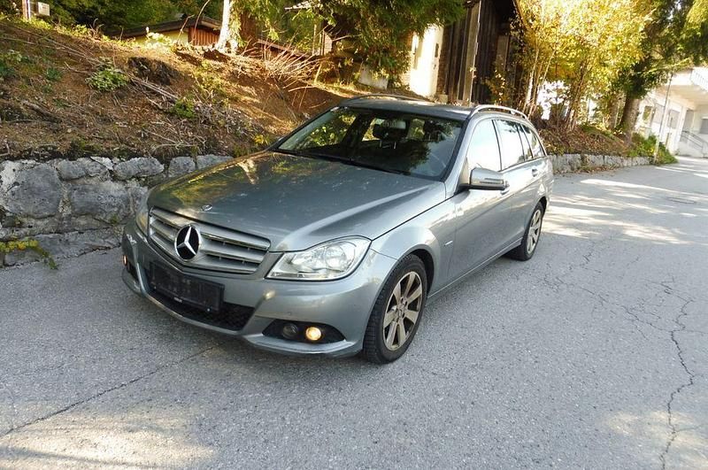 Silber Gebraucht 2011 Mercedes C250 Limousine | 3.799 € (Superpreis) - Bild 1/4