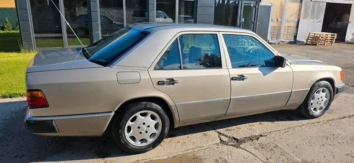 Gebraucht Mercedes E260 167 PS (122 kW) 1991 Limousine
