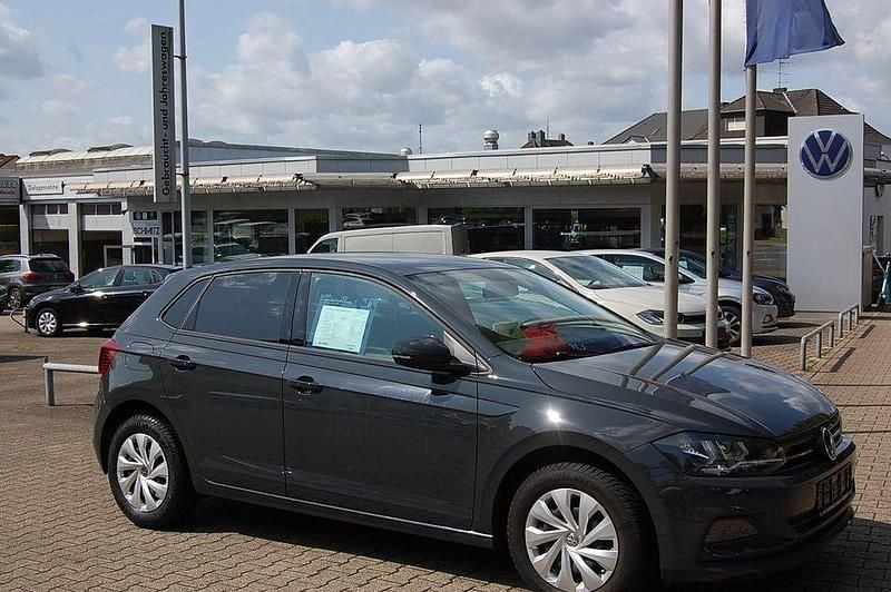 Grau Gebraucht 2021 VW Polo Comfortline Limousine | 14.999 € (Fairer Preis) - Bild 1/4