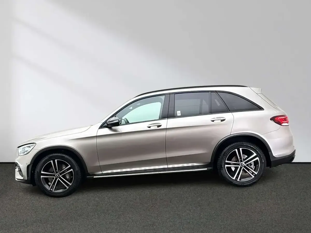 Gebraucht Mercedes GLC300 AMG 245 PS (180 kW) 2022 Mojavesilber SUV