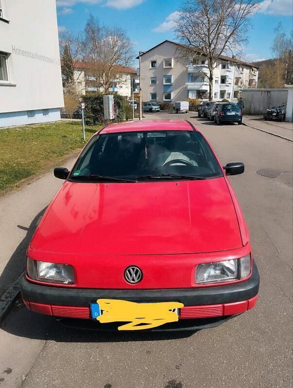 Rot Gebraucht 1993 VW Passat Limousine | 1.650 € - Bild 1/4