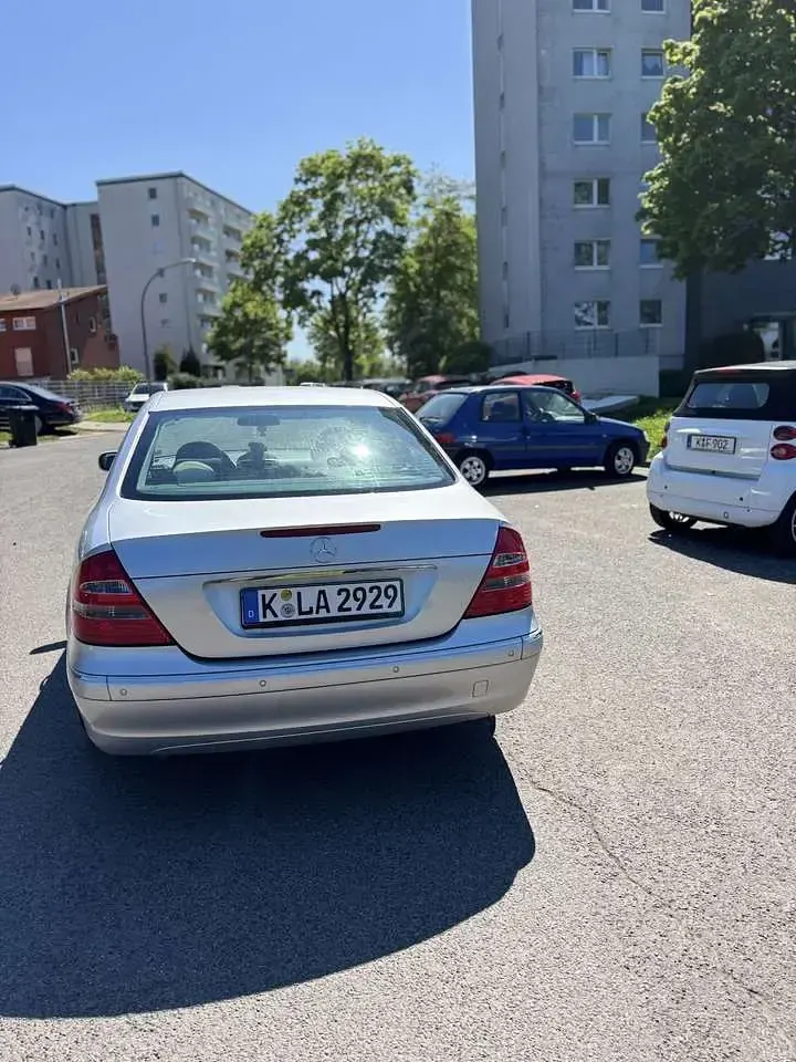 Gebraucht Mercedes E240 Classic 177 PS (130 kW) 2002 Silber Limousine