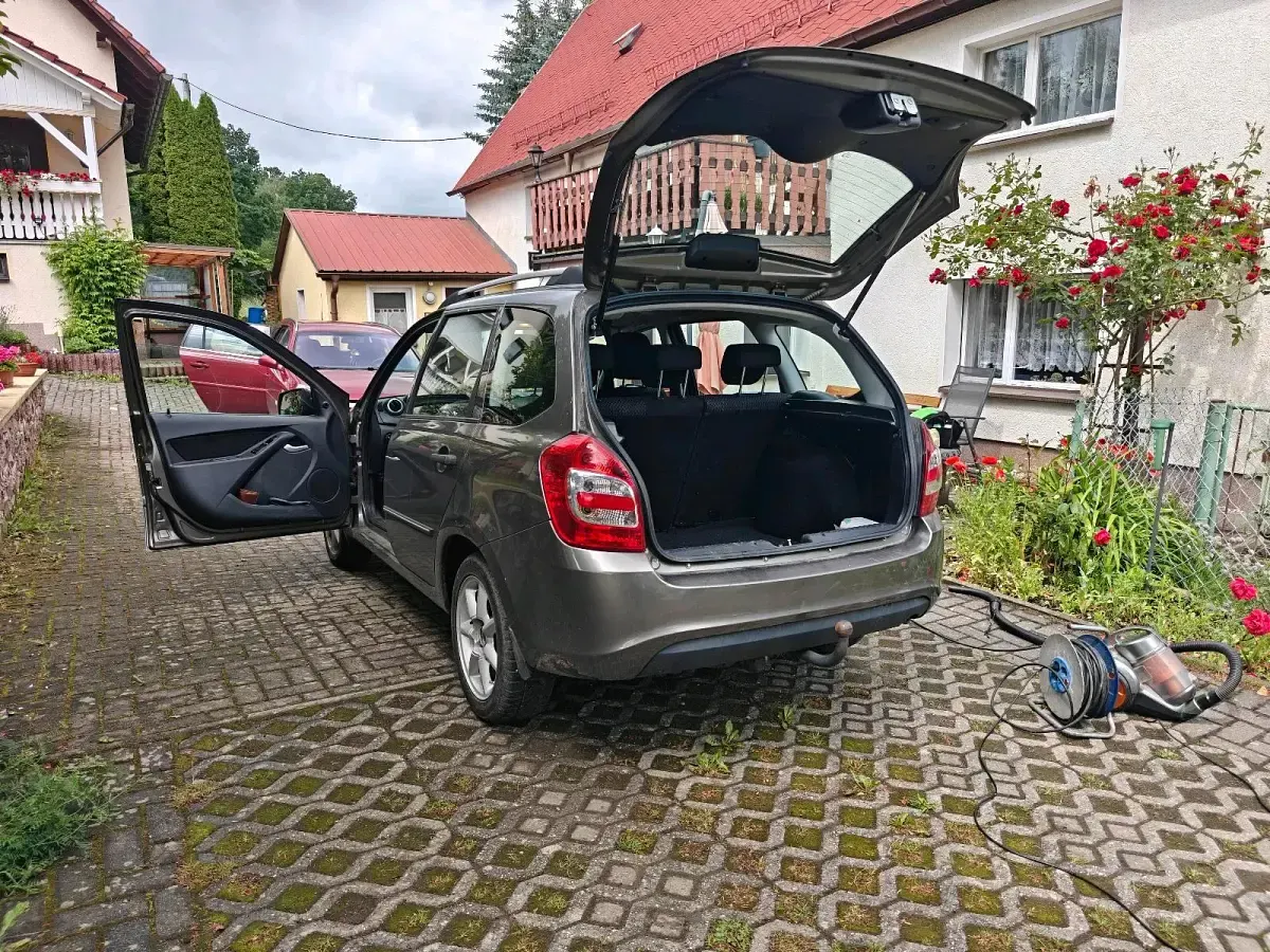 Gebraucht Lada Kalina 87 PS (63 kW) 2015 Braun Kombi